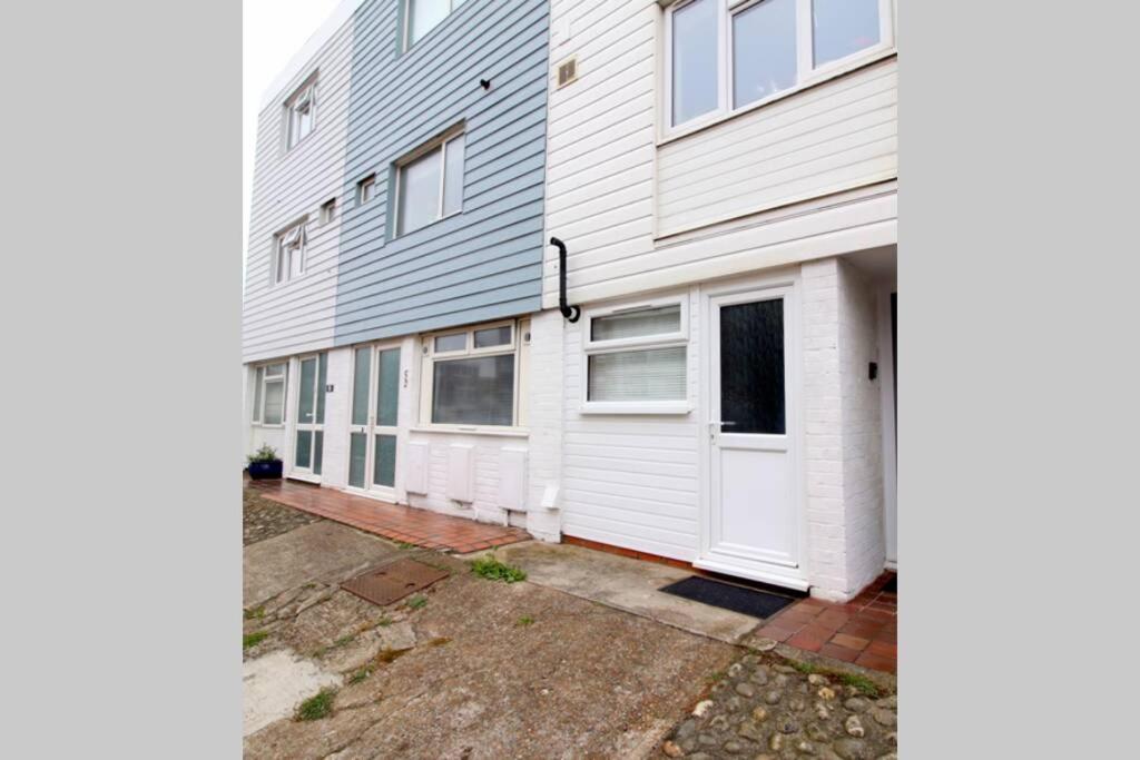 Pebbles Apartment By Air Premier Seaford Kültér fotó